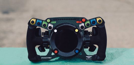 Fanatec décline le volant de la Bentley GT3 !
