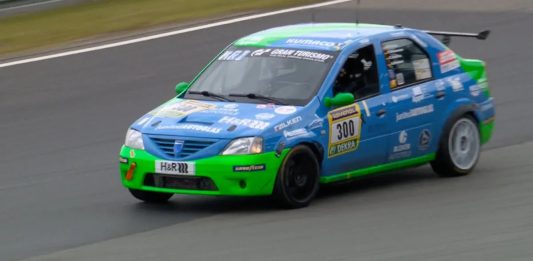 Assetto Corsa : la Dacia Logan #300 des 24h du Nürburgring 2026 disponible en mod