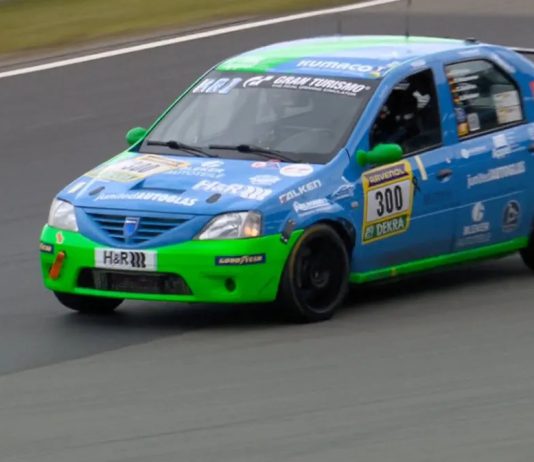 Assetto Corsa : la Dacia Logan #300 des 24h du Nürburgring 2026 disponible en mod